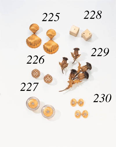 A PAIR OF BICOLORED GOLD EAR CLIPS, MARIO BUCCELLATI