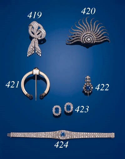 A DIAMOND RIBBON BOW BROOCH