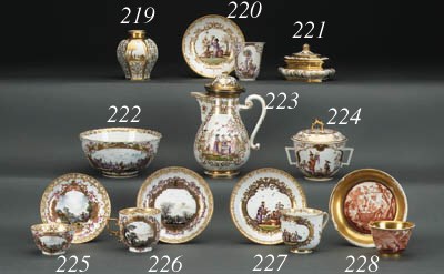 A Meissen chinoiserie two-handled ecuelle and a cover