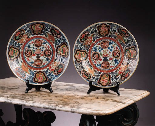 A pair of Japanese Imari dishes