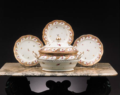 a loosdrecht tureen and cover; a loosdrecht deep plate; and two loosdrecht plates