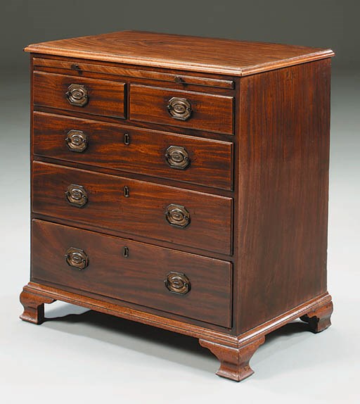 A GEORGE III MAHOGANY CHEST