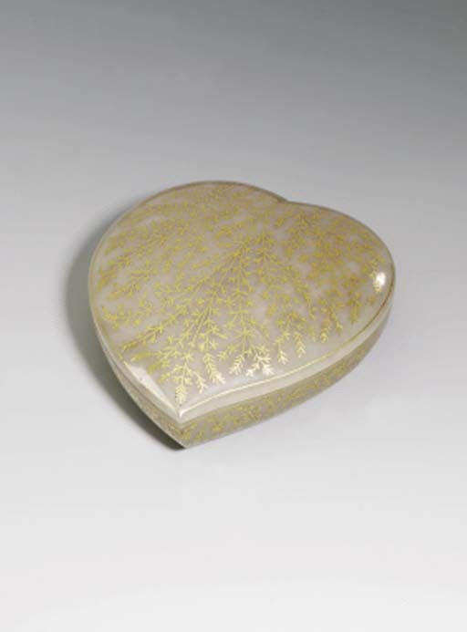 AN INLAID JADE BOX AND COVER
