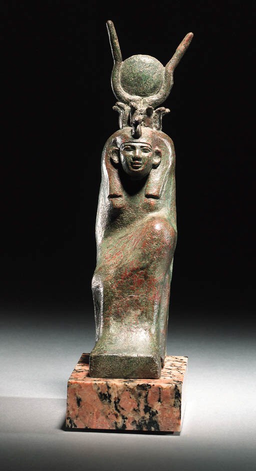 A RARE BRONZE SEATED FIGURE OF A CLOAKED GODDESS