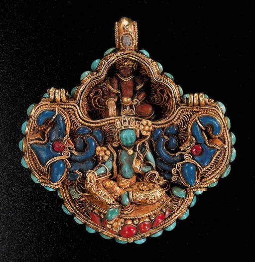 A Gold Charm Box, Gau