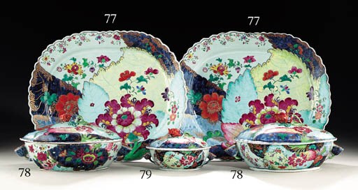 A TOBACCO LEAF SAUCE TUREEN AND COVER