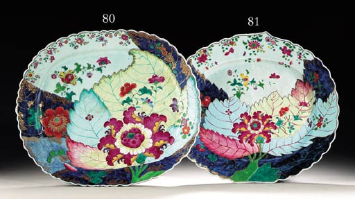 A LARGE TOBACCO LEAF PLATTER