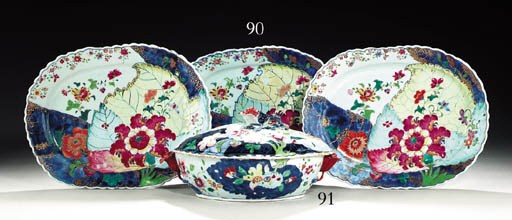 A TOBACCO LEAF TUREEN AND COVER