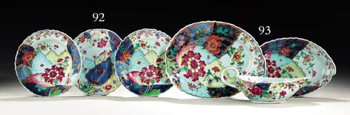 A GROUP OF FOUR SMALL TOBACCO LEAF PLATES
