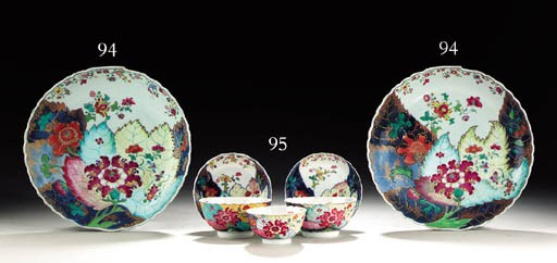 THREE SMALL TOBACCO LEAF BOWLS, A TEABOWL AND TWO SAUCERS