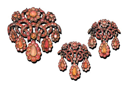 A SUITE OF IBERIAN TOPAZ JEWELLERY