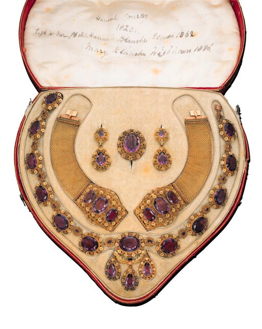 A SUITE OF LATE GEORGIAN AMETHYST JEWELLERY