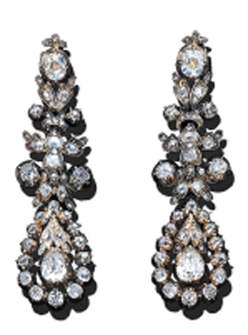 A PAIR OF DIAMOND EAR-PENDANTS