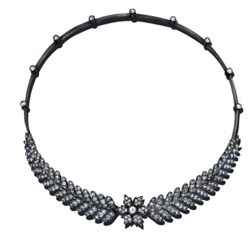 A DIAMOND PENDENT NECKLACE