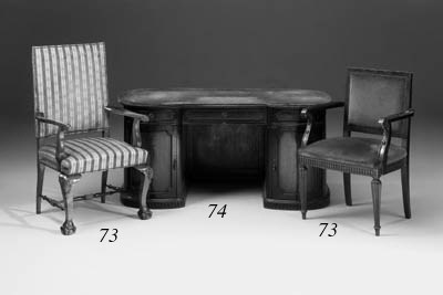 A walnut kidney-shaped desk, early 20th century