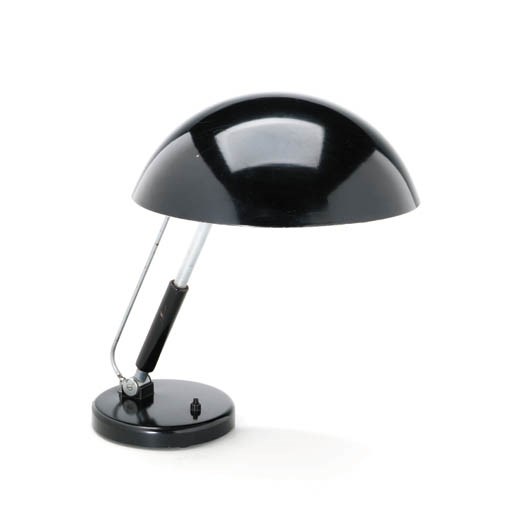 A BLACK-PAINTED METAL AND STEEL ADJUSTABLE TABLE LAMP