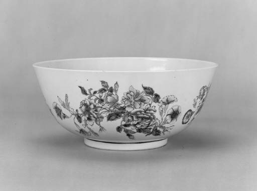 A famille rose bowl