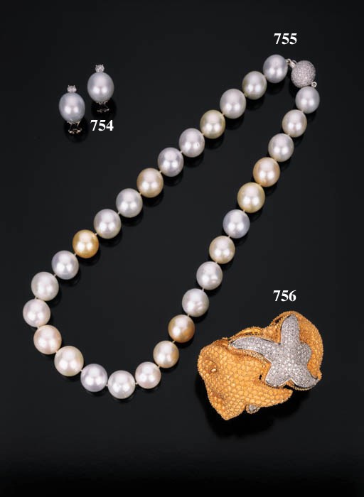 Paio di orecchini con perla australiana coltivata