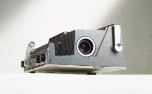 A CRESTLINE 500 SLIDE PROJECTOR