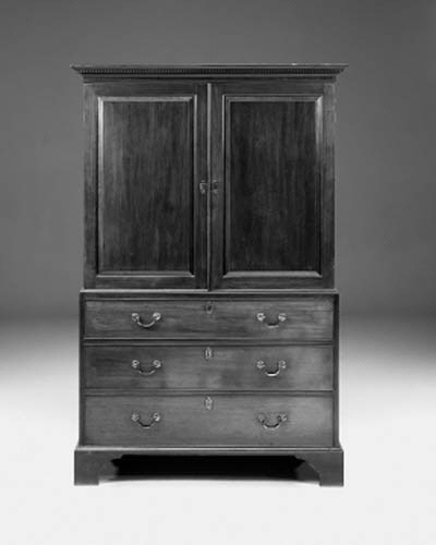 A mahogany linen press, 19th century