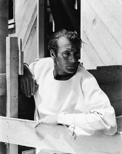 GEORGE HOYNINGEN-HUENE (1900-1968)