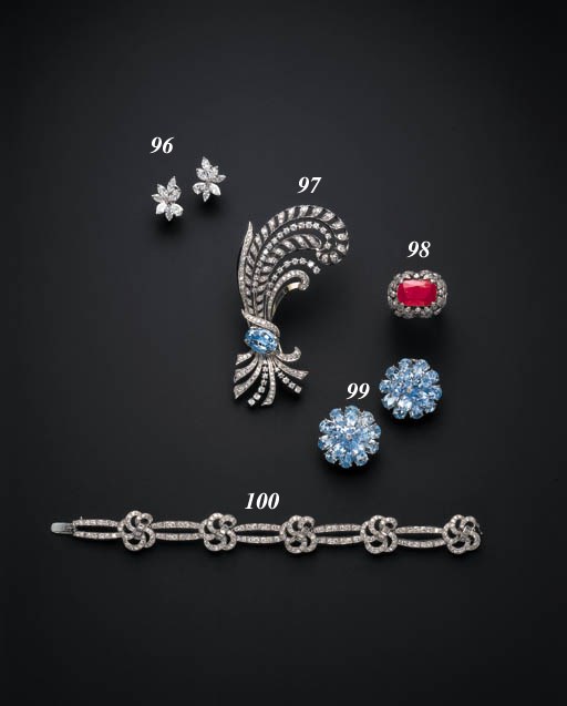 A PAIR OF DIAMOND CLUSTER EAR CLIPS