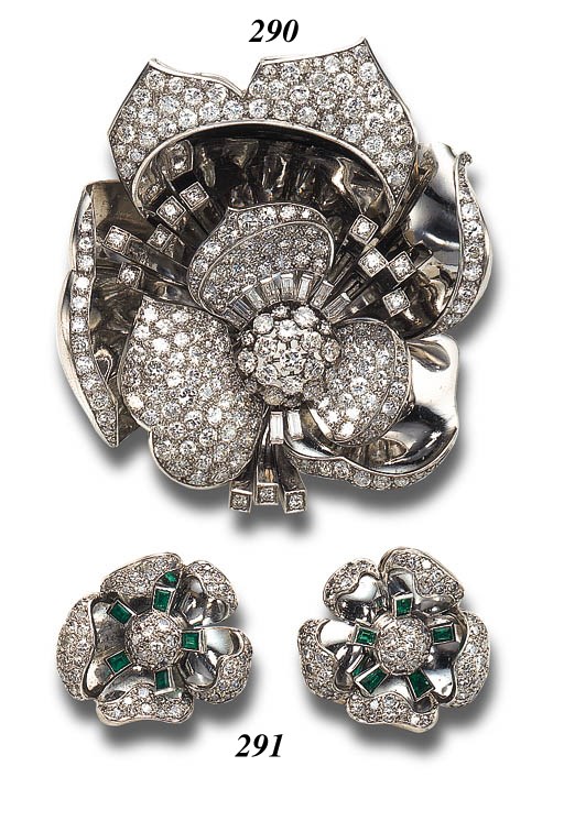 A STRIKING RETRO DIAMOND FLOWER CLIP BROOCH