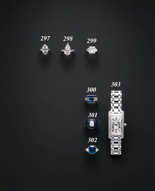 A SAPPHIRE AND DIAMOND RING