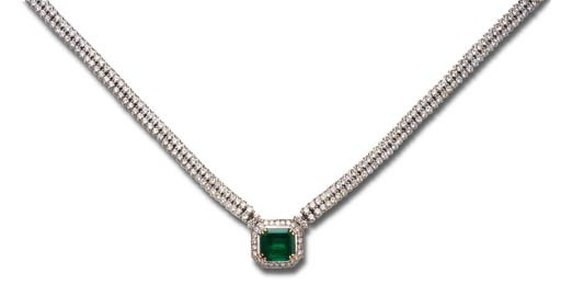 AN EMERALD AND DIAMOND PENDANT NECKLACE