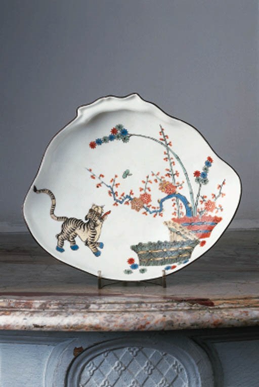 A Meissen shell-shaped kakiemon dish