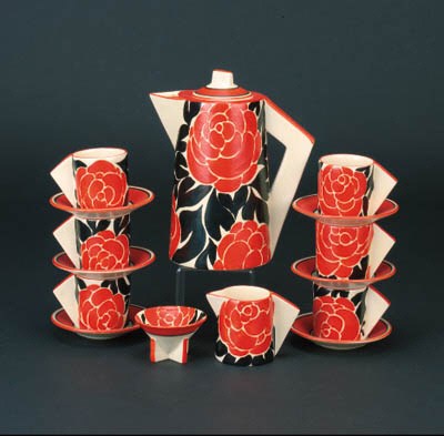 'Latona Red Roses' a Conical coffee set for six