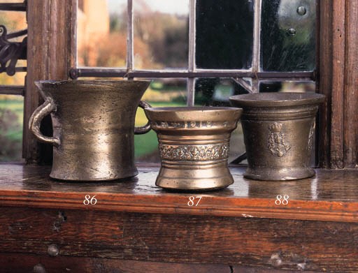 An English leaded bronze mortar, early 17th century