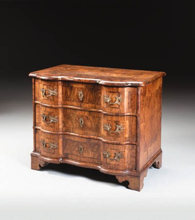 A GERMAN BAROQUE WALNUT AND PARQUETRY COMMODE