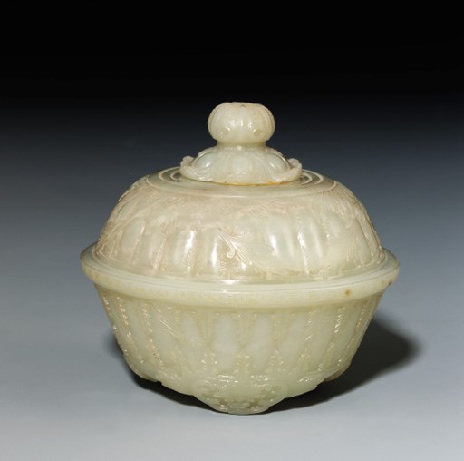 A MOGHUL-STYLE WHITE JADE TRIPOD BOWL AND DOMED COVER