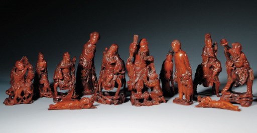 THIRTEEN VARIOUS BUFFALO HORN CARVINGS