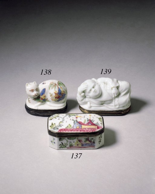 A GILT-METAL MOUNTED SNUFF BOX