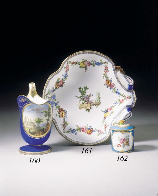 A VINCENNES BLEU CELESTE TOILET POT AND COVER (POT 'A POMMADE' ET COUVERCLE)