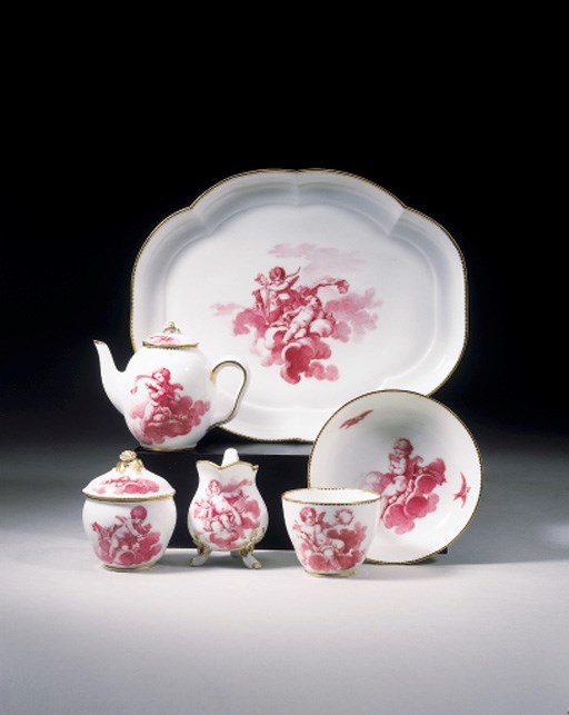 A SEVRES CAMAIEU ROSE SOLITAIRE (DEJEUNER HEBERT DE CINQ PIECES)
