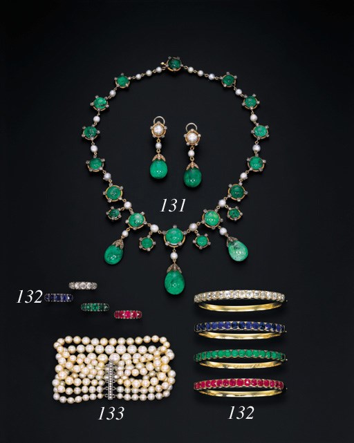A PEARL BRACELET AND A GROUP OF PEARLS