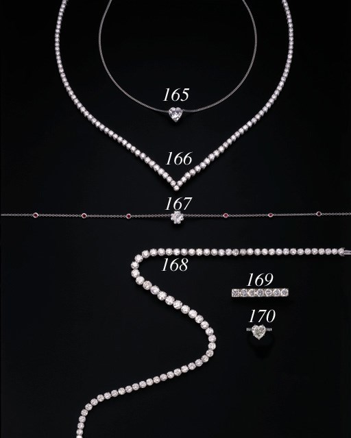A SINGLE-STONE DIAMOND RING