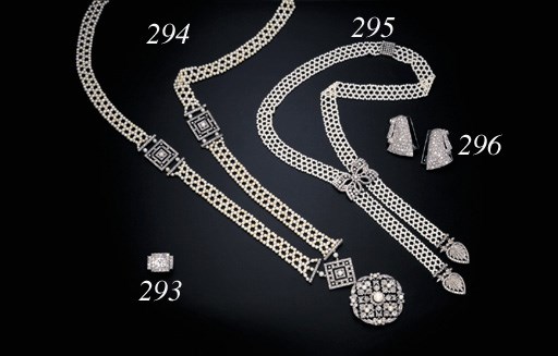 A FRESHWATER CULTURED PEARL AND DIAMOND SAUTOIR