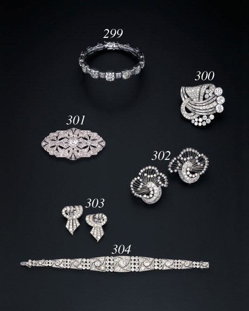 A DIAMOND BROOCH