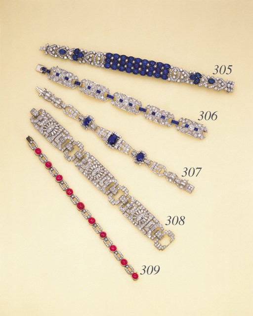 AN ART DECO DIAMOND AND SAPPHIRE BRACELET