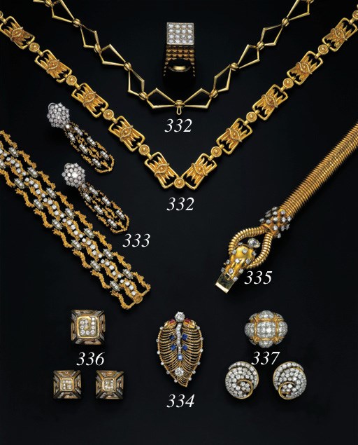 A GROUP OF JEWELLERY