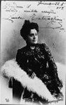 TETRAZZINI, Luisa (1871-1940). Bella fotografia del celeberrimo soprano leggero al recto di cartolina postale (mm 130 x 90), con messaggio ("Scusi il ritardo, mille ossequi"), data (Firenze 22.5.903) e firma autografe al recto, indirizzo pure autografo al verso.