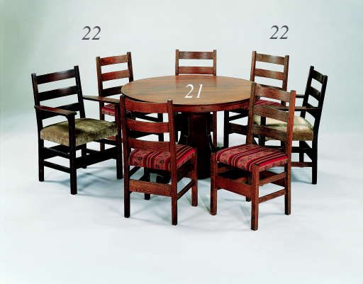 AN OAK DINING TABLE