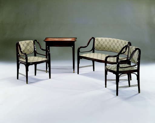 A BENTWOOD SALON SUITE