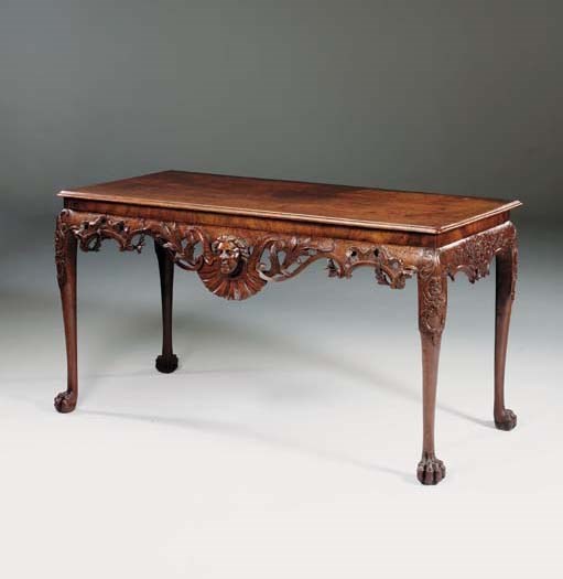 AN IRISH GEORGE II MAHOGANY SIDE TABLE