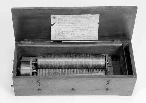 An early two-per-turn musical box