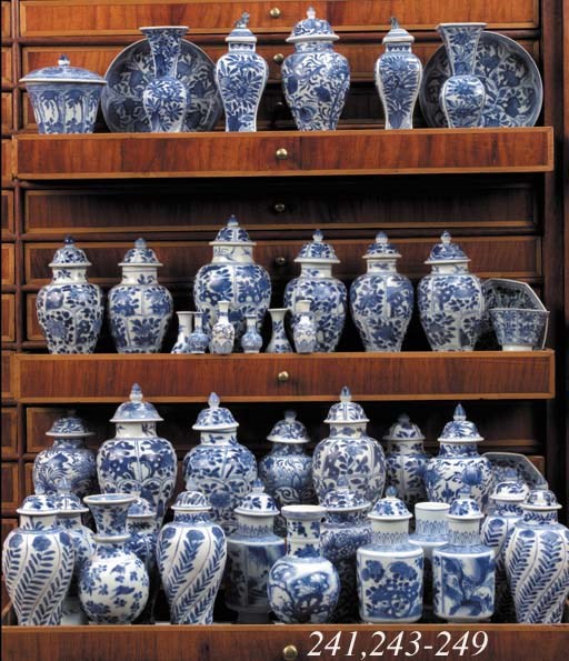 An assorted lot of Chinese blue and white 'Vung Tau Cargo' porcelain